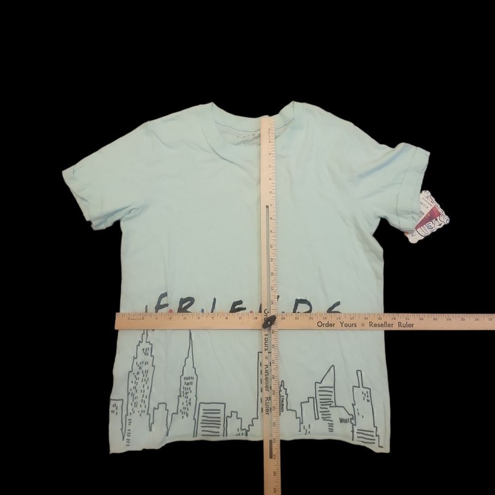 Friends NYC crop Tee  